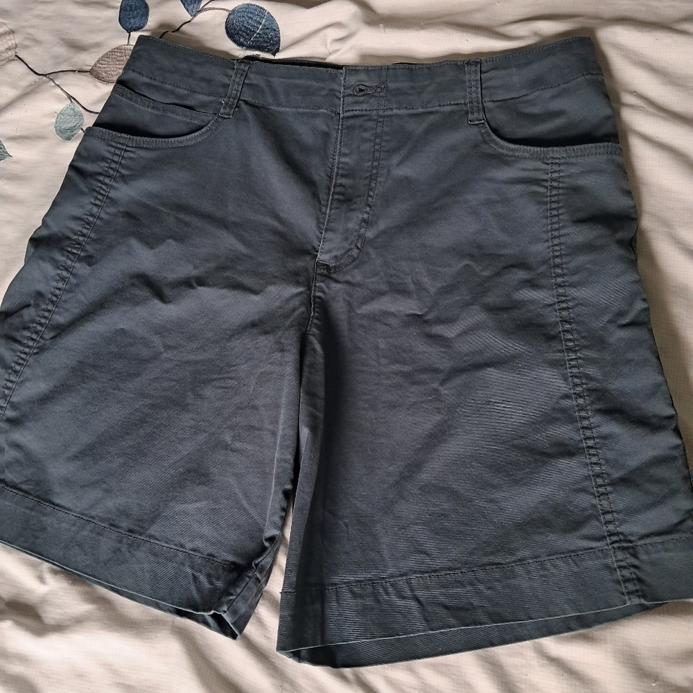 Size 14 Lee Women's Charcoal Bermuda Shorts 8" Inseam - Pre-owned